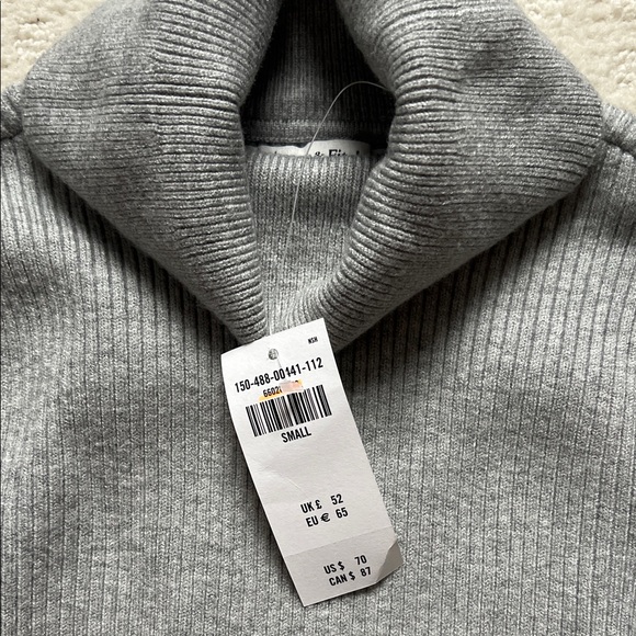 Abercrombie and Fitch Gray Ribbed Turtleneck Sweater - Picture 3 of 4
